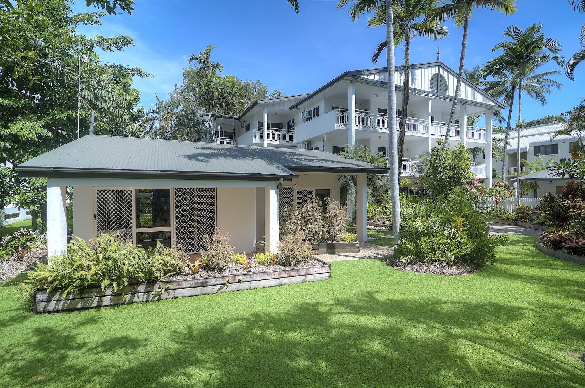 Garrick House Aparthotel Port Douglas Exterior photo
