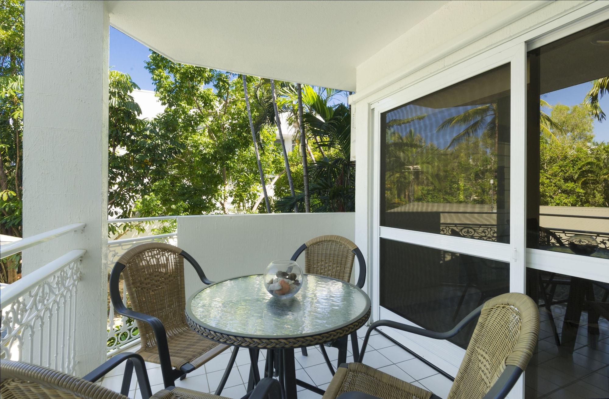 Garrick House Aparthotel Port Douglas Exterior photo