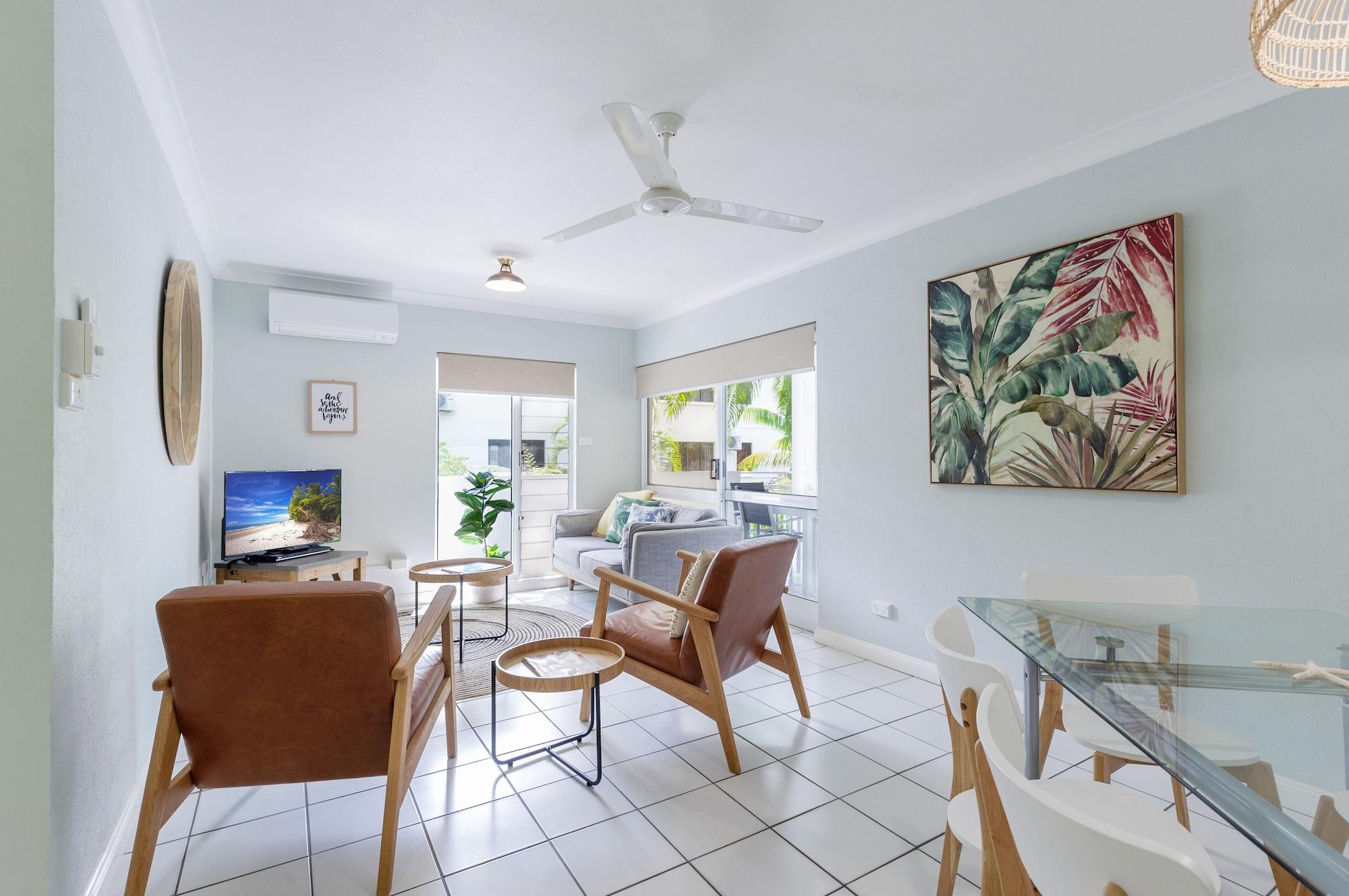 Garrick House Aparthotel Port Douglas Exterior photo