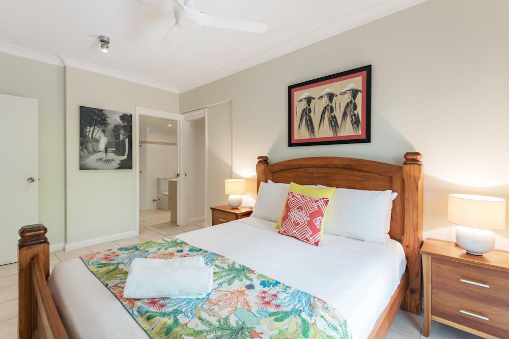 Garrick House Aparthotel Port Douglas Exterior photo