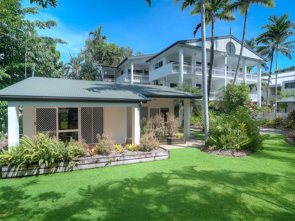 Garrick House Aparthotel Port Douglas Exterior photo