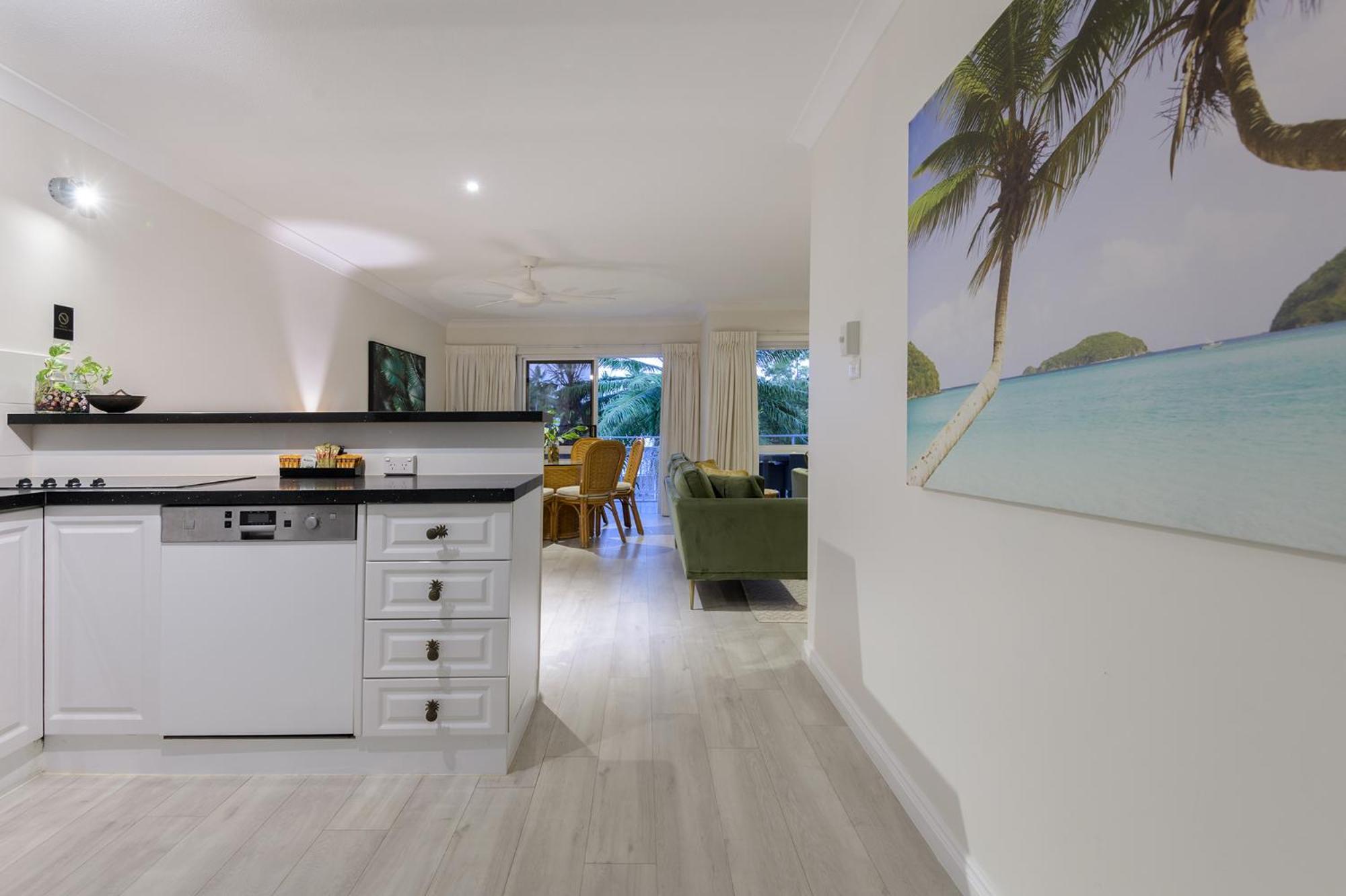 Garrick House Aparthotel Port Douglas Exterior photo